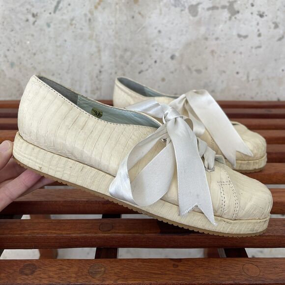 Amati Shoes - Vintage 80’s Cream Python Skin Shoes w/ Silk Ribbon Laces, Size 7